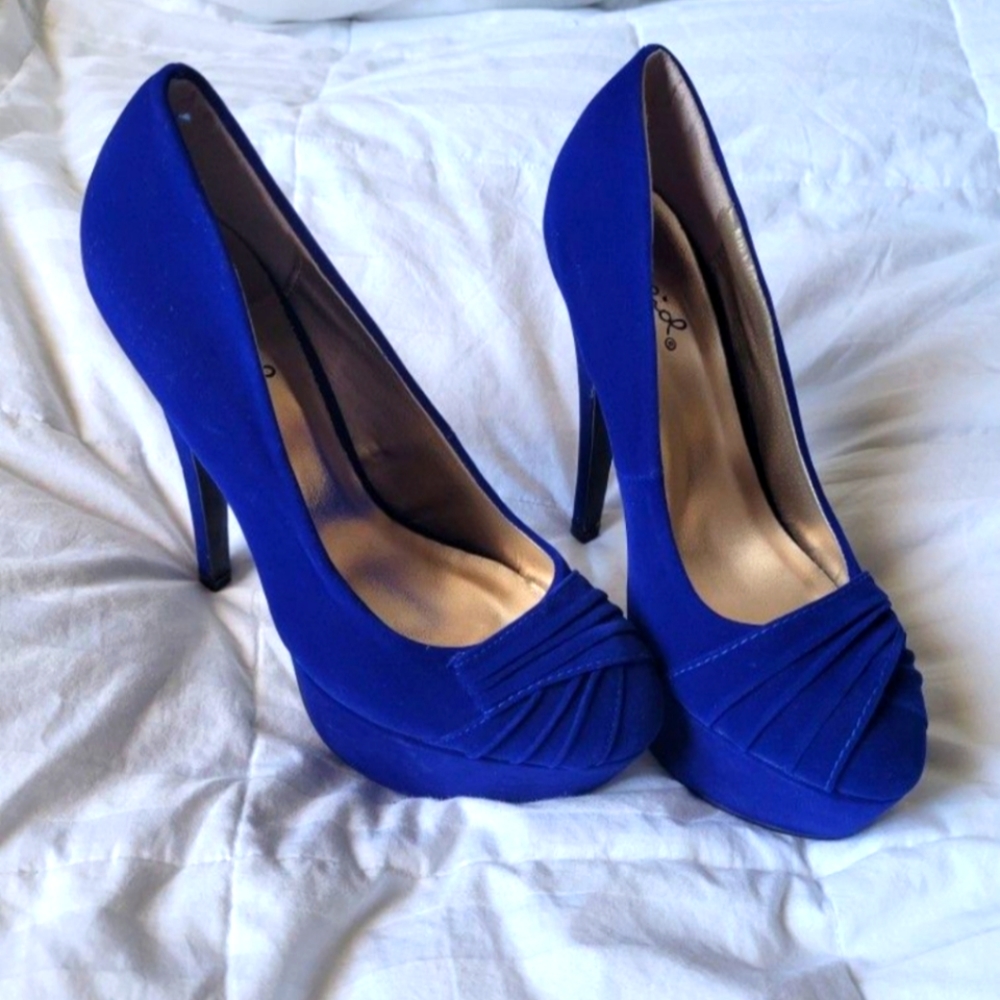 Blue velvet hi heels